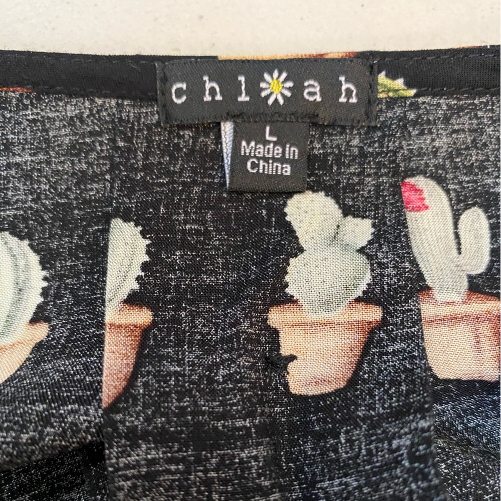 Cactus blouse with unique neckline detail - Picture 3 of 3
